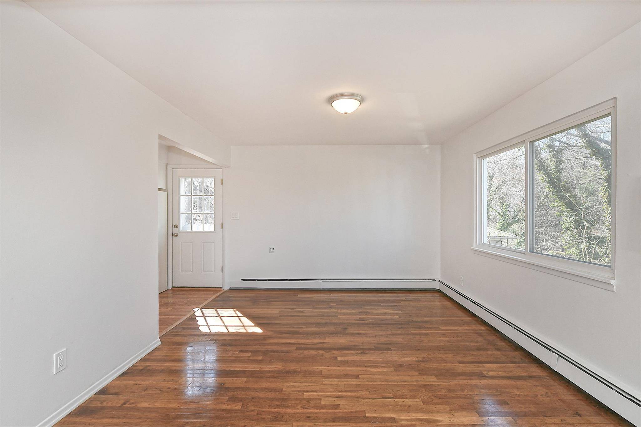 Glen Cove, NY 11542,8 Harbor Hill RD #1 First Floor