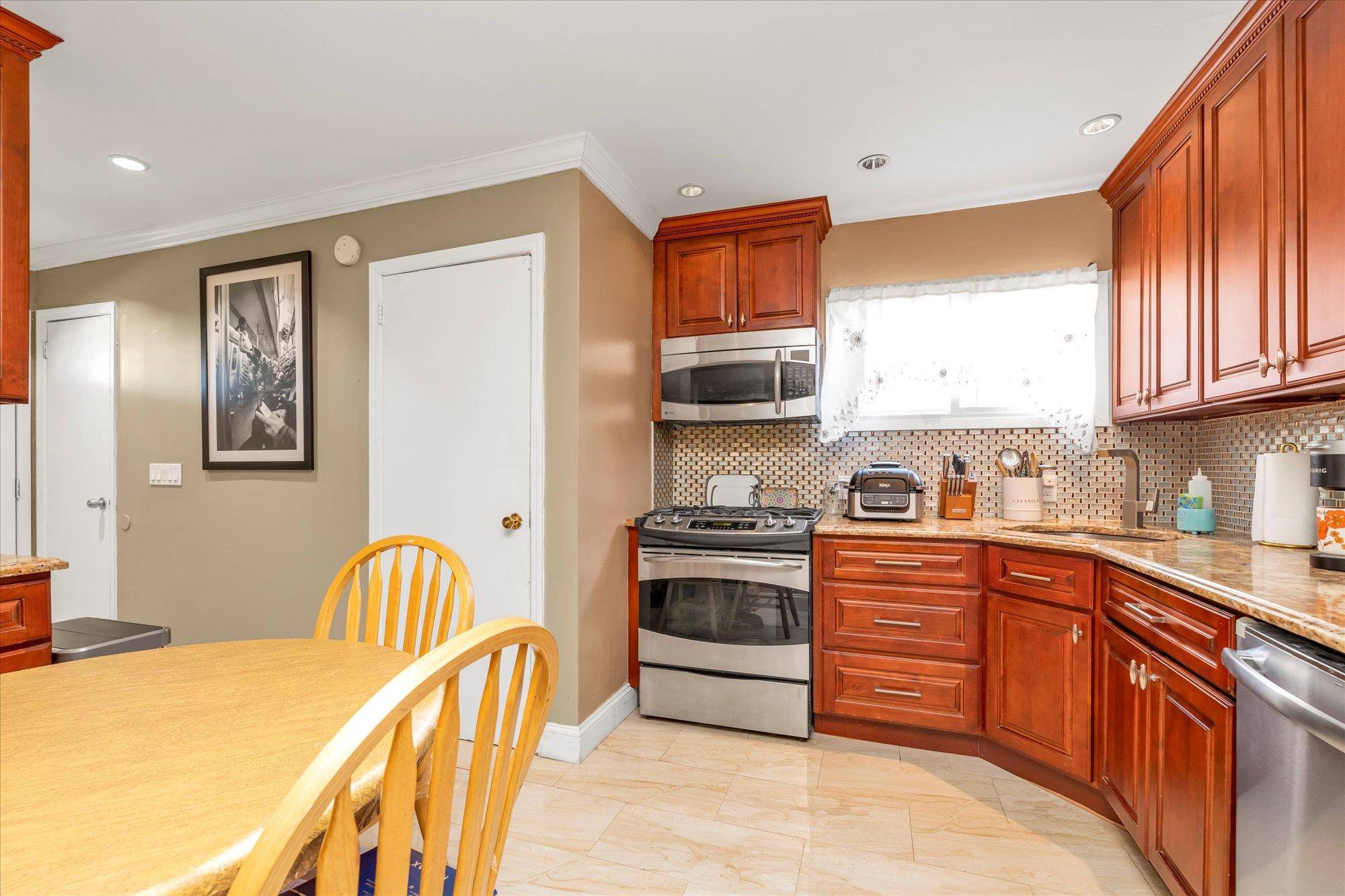 Rosedale, NY 11422,Address not disclosed