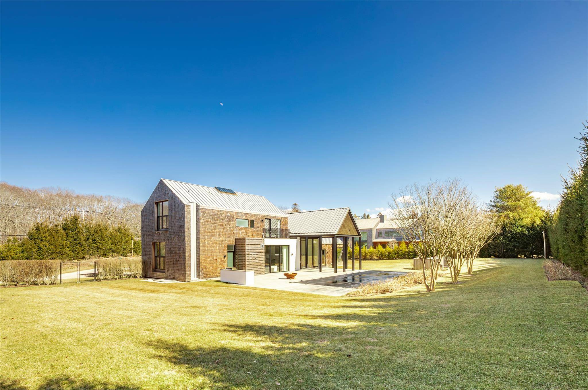 East Hampton, NY 11937,179 Montauk HWY