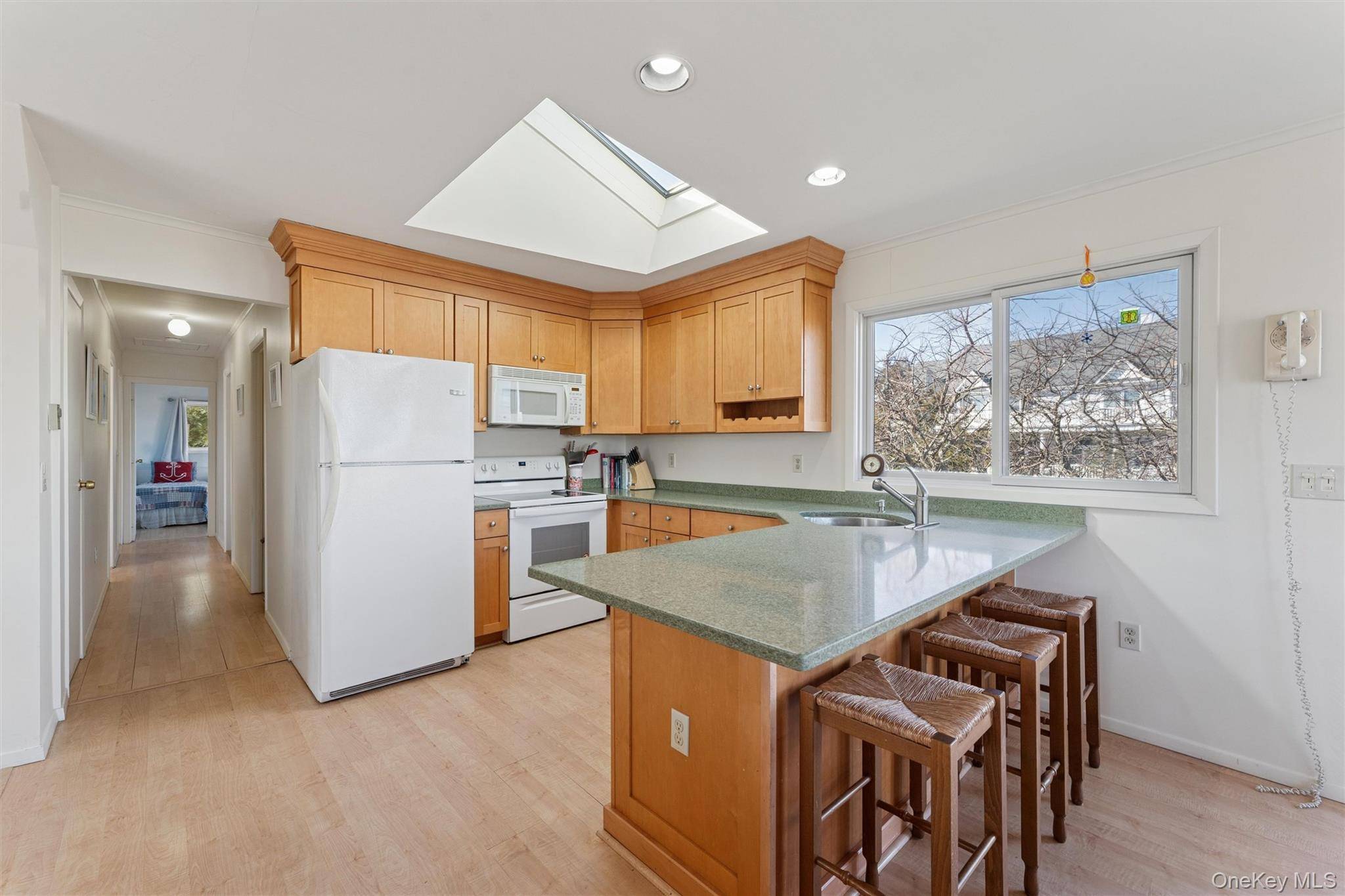 Westhampton Dunes, NY 11978,7 Cove LN