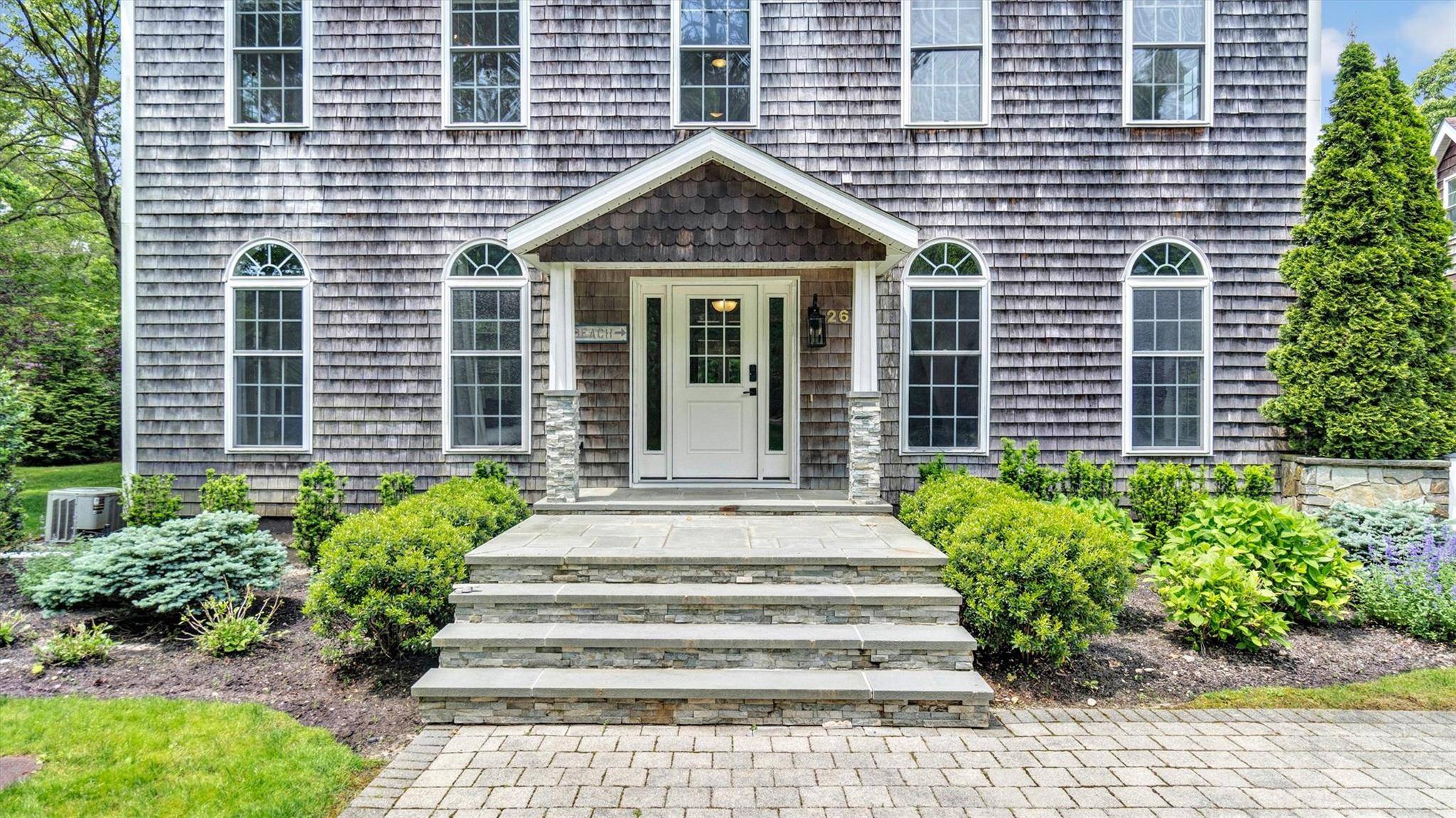 East Quogue, NY 11942,26 Boxtree RD