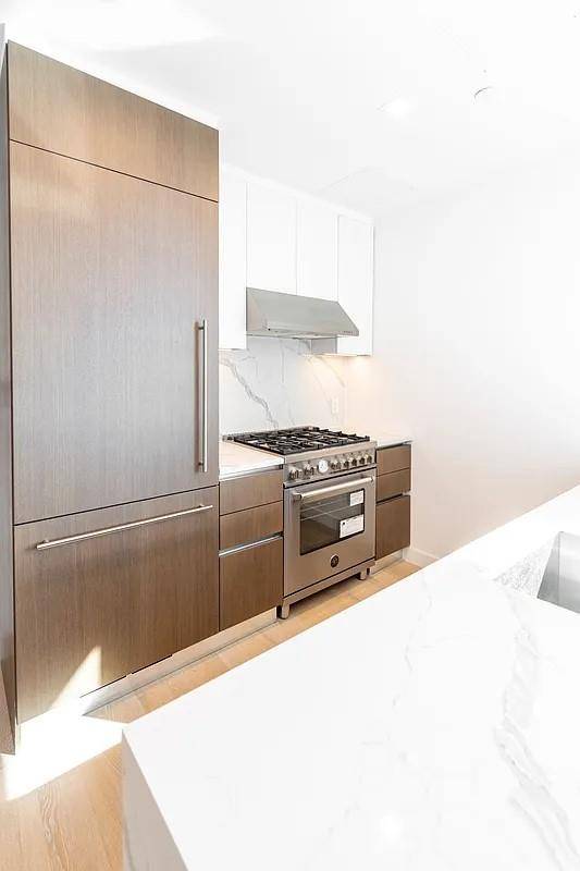 Flushing, NY 11354,33-66 Farrington Street #14I