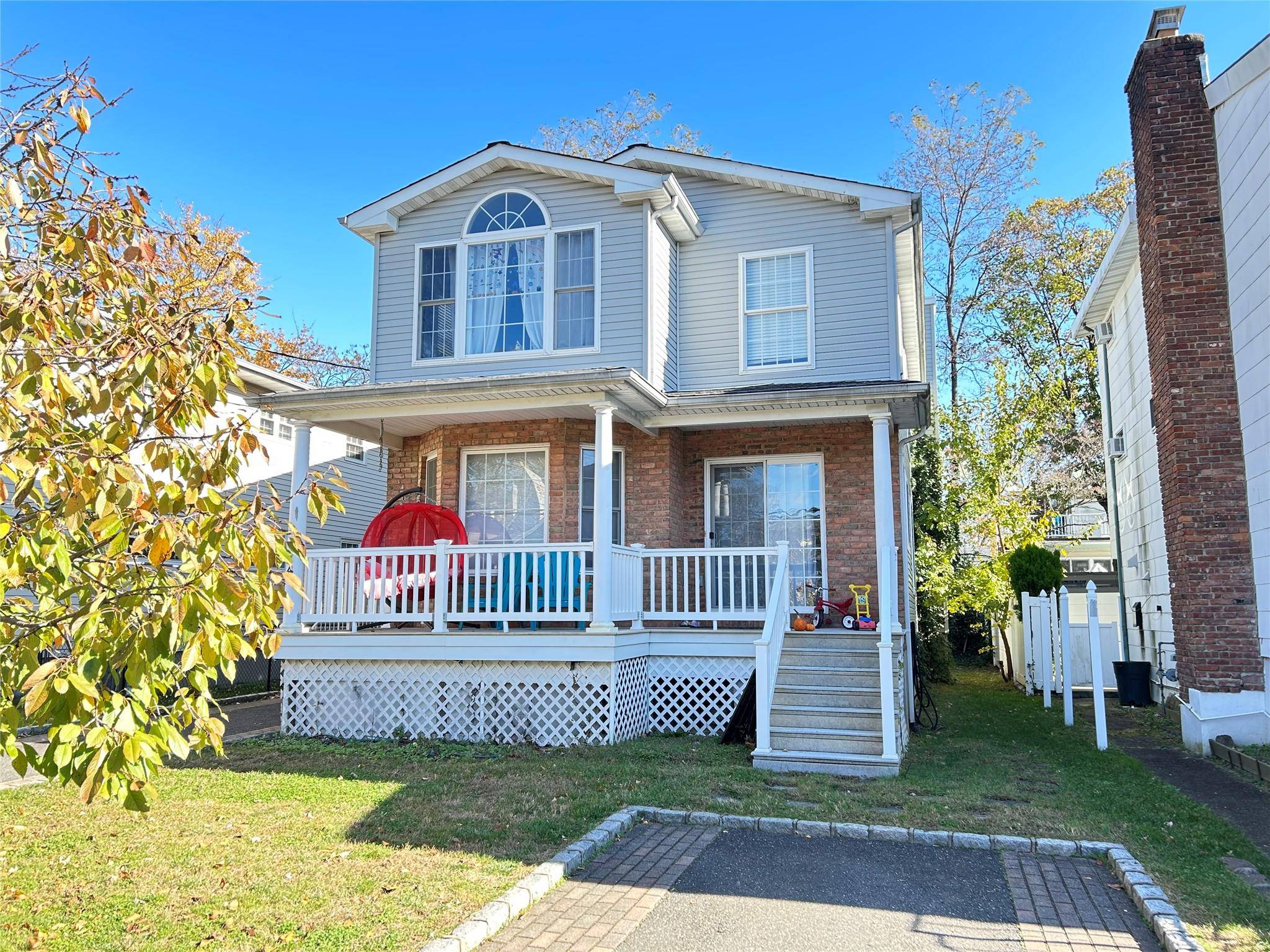 Port Washington, NY 11050,54 Firwood RD