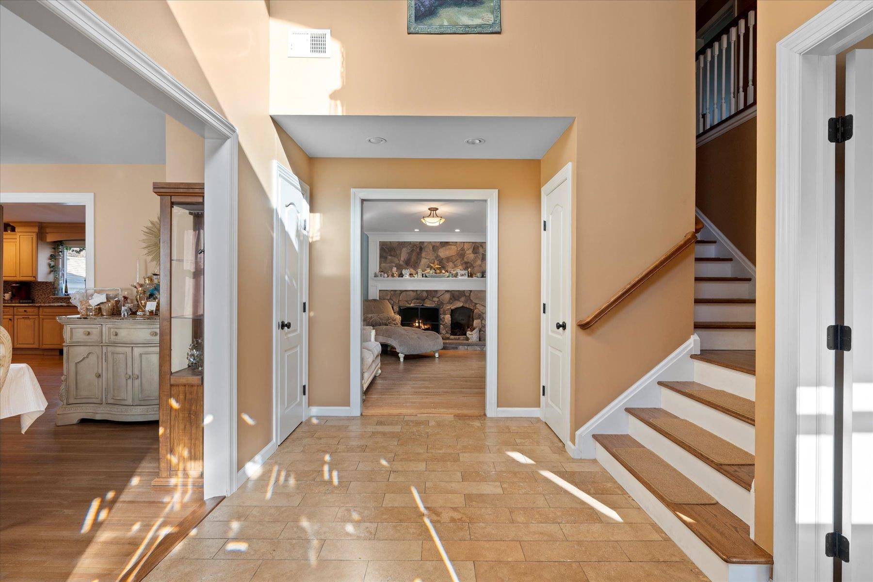 Setauket, NY 11733,3 Robinhood LN