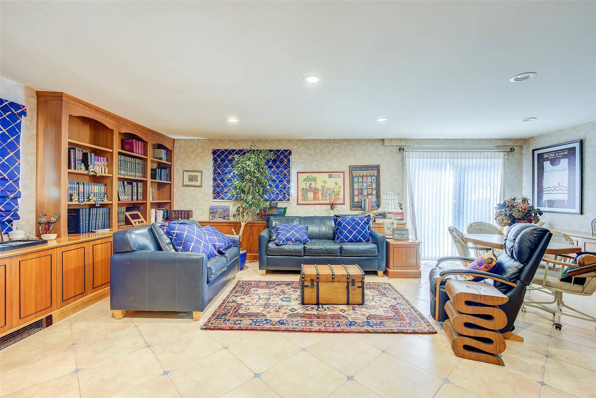 Fresh Meadows, NY 11366,73-20 170th ST