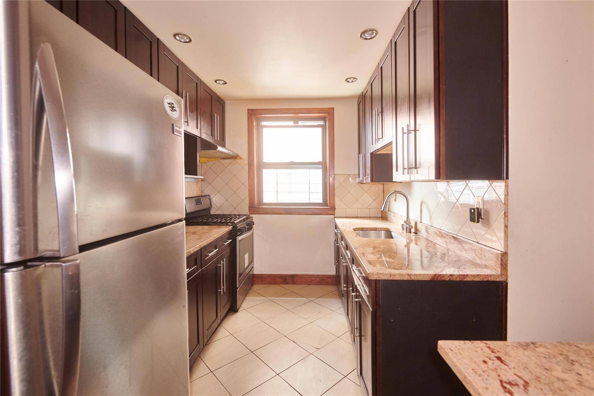 Elmhurst, NY 11373,40-37 77 ST #2D