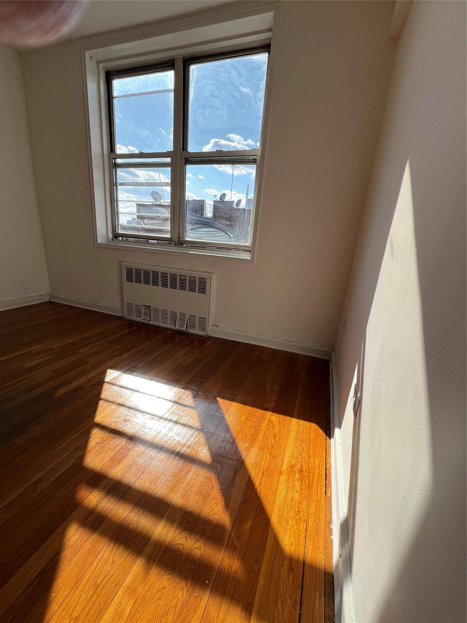 Bronx, NY 10460,1475 Thieriot AVE #5J