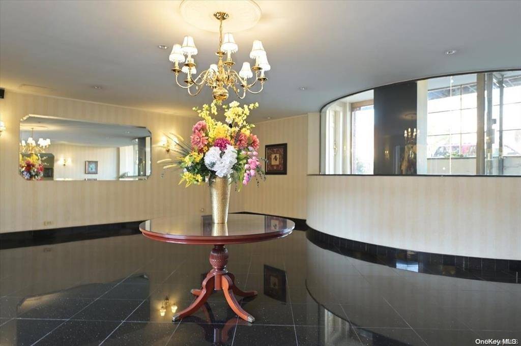 Briarwood, NY 11435,143-50 Hoover Avenue #512