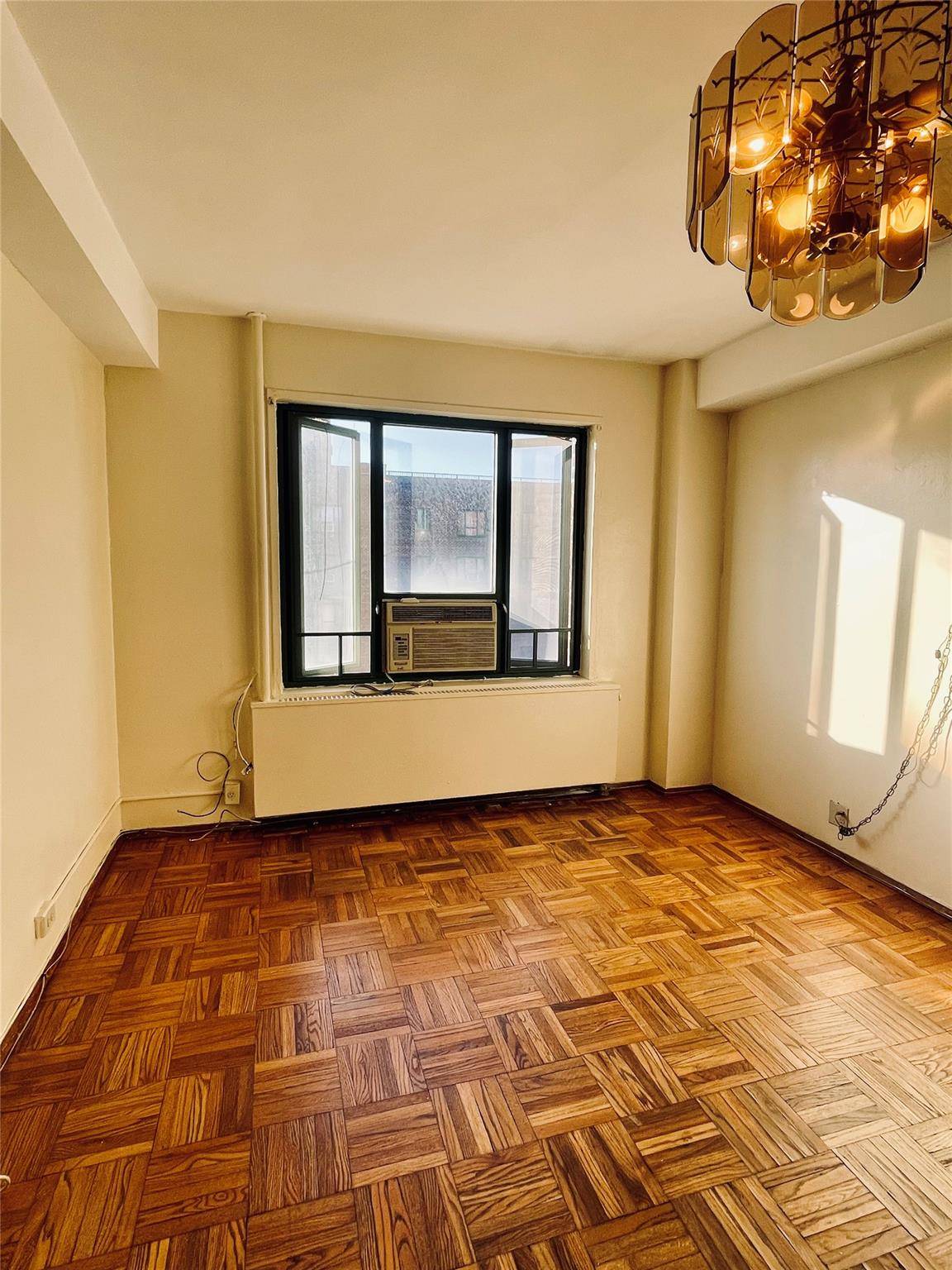 Bronx, NY 10462,1490 Metropolitan AVE #6E