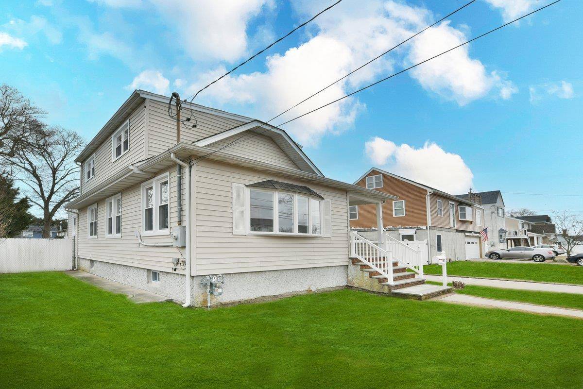 Lindenhurst, NY 11757,57 Palm ST