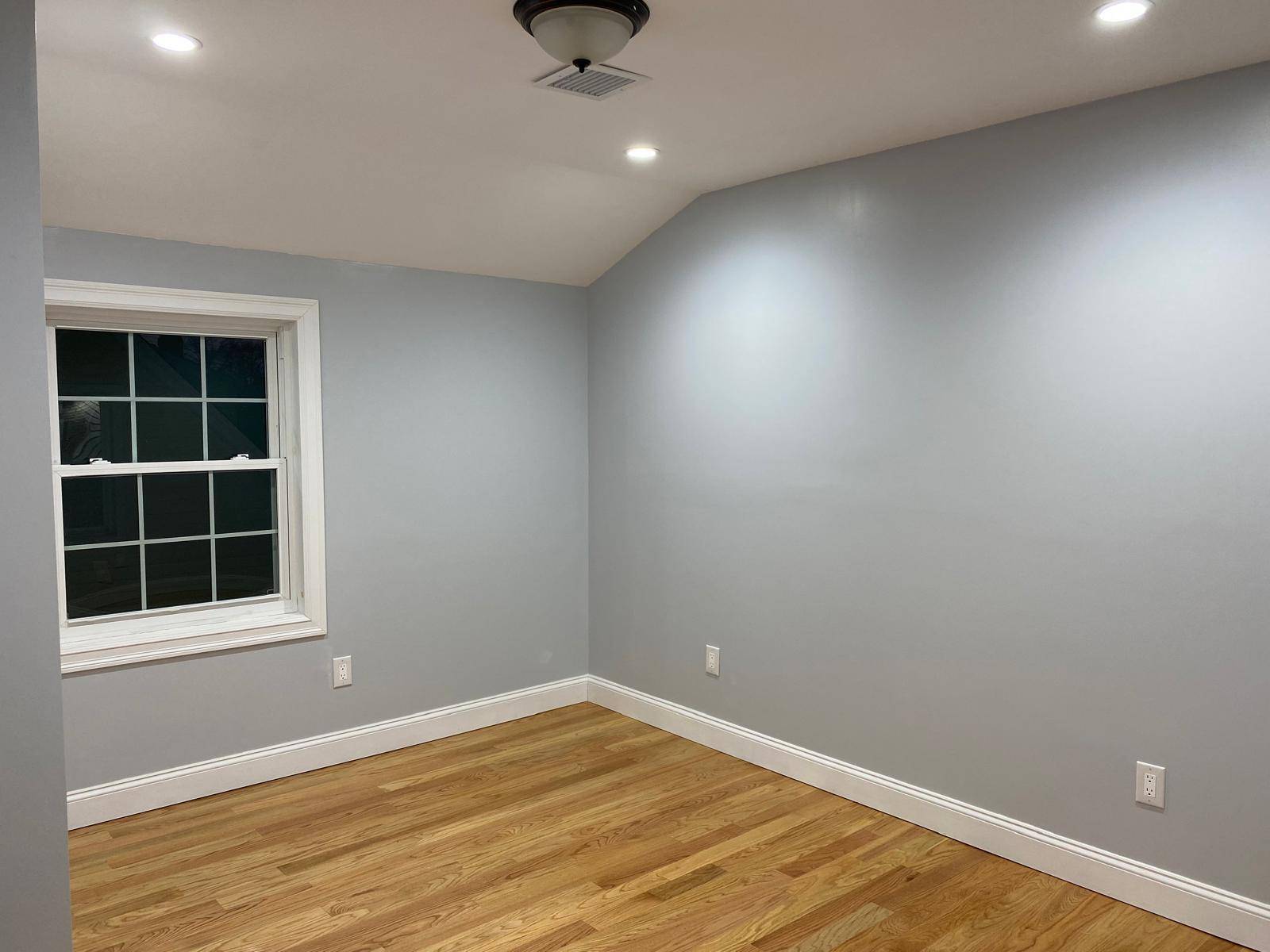 South Ozone Park, NY 11420,133-42 127th 2nd Floor Street