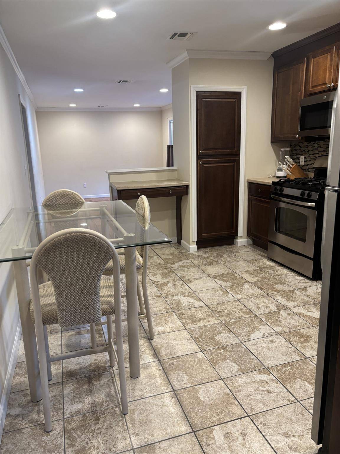 Moriches, NY 11955,179 Hawkins RD