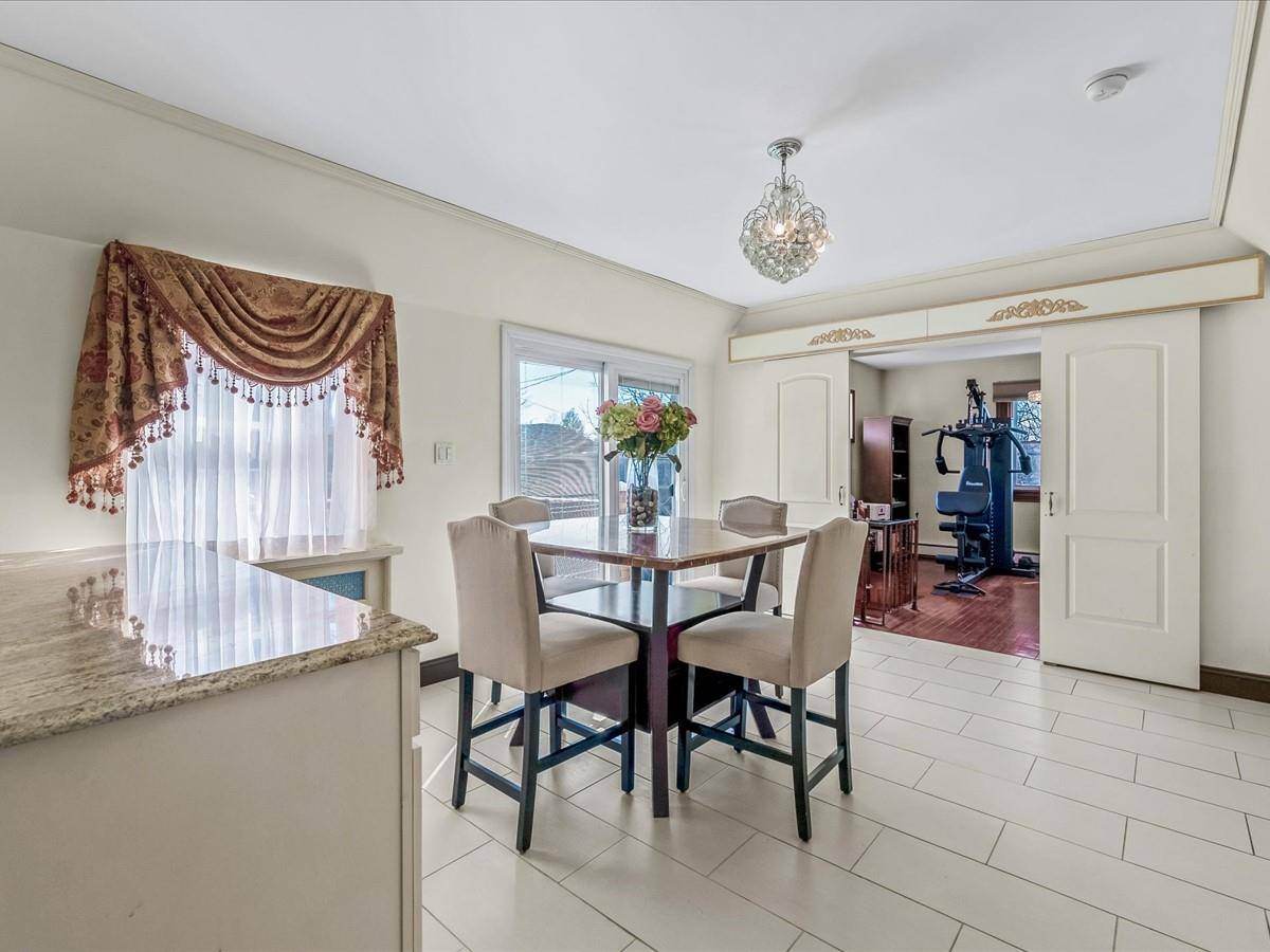 Great Neck, NY 11021,57 Tain DR