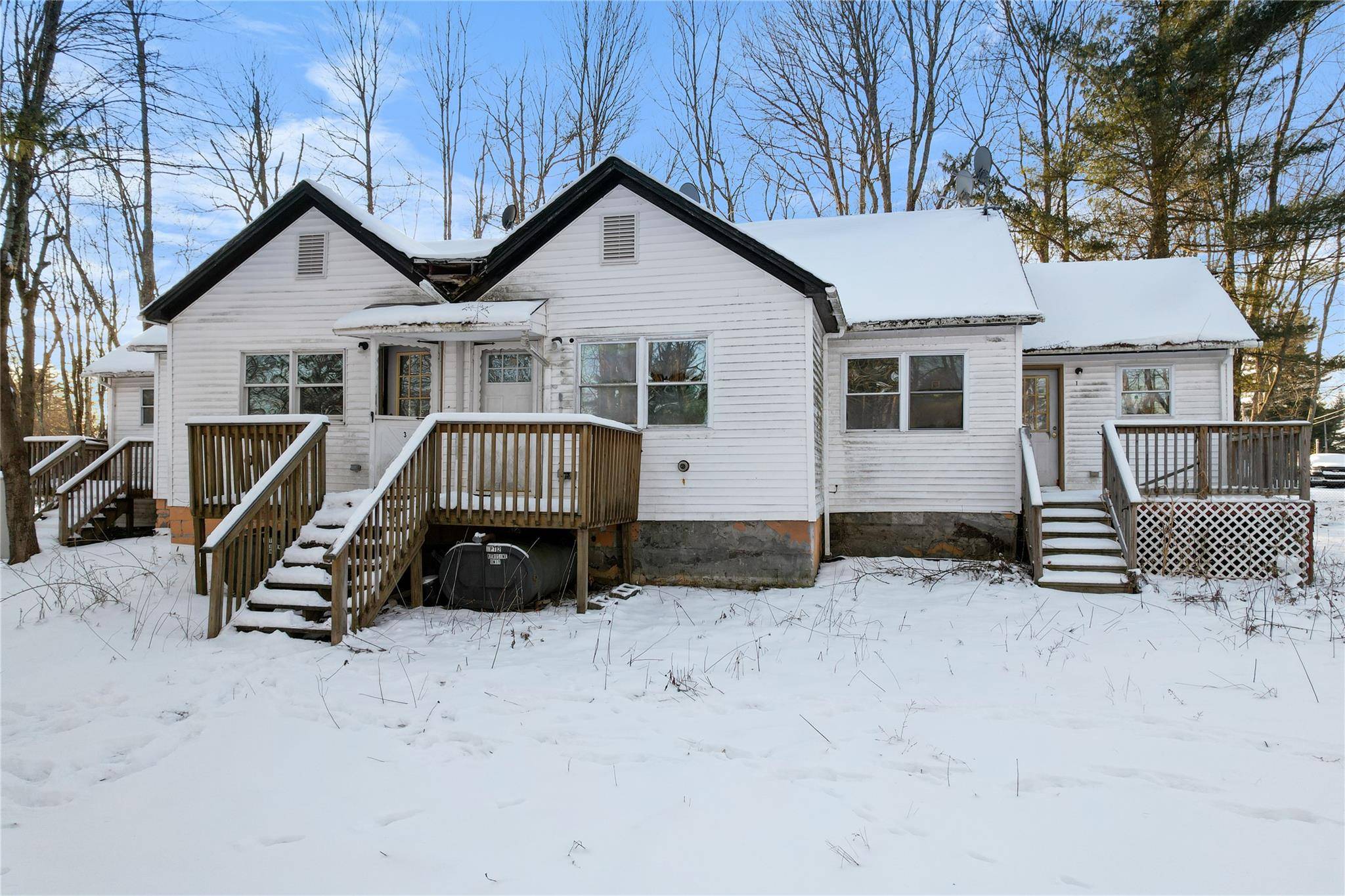 Kiamesha Lake, NY 12751,380 Fraser RD