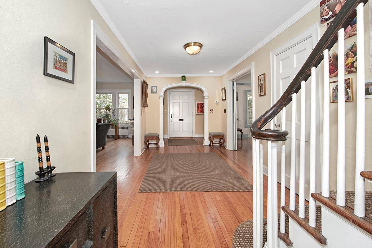 White Plains, NY 10605,10 Richbell RD