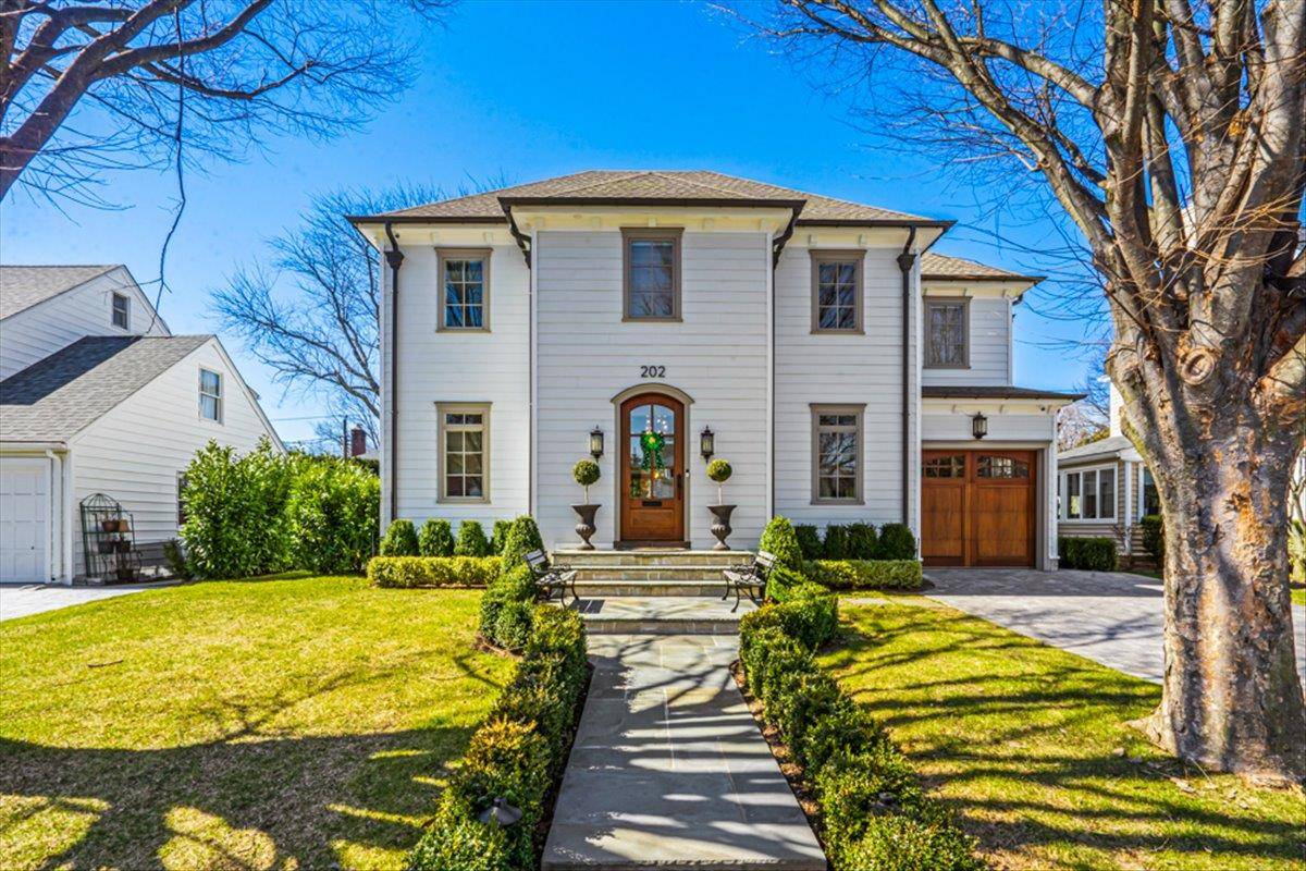 Garden City, NY 11530,202 Euston RD