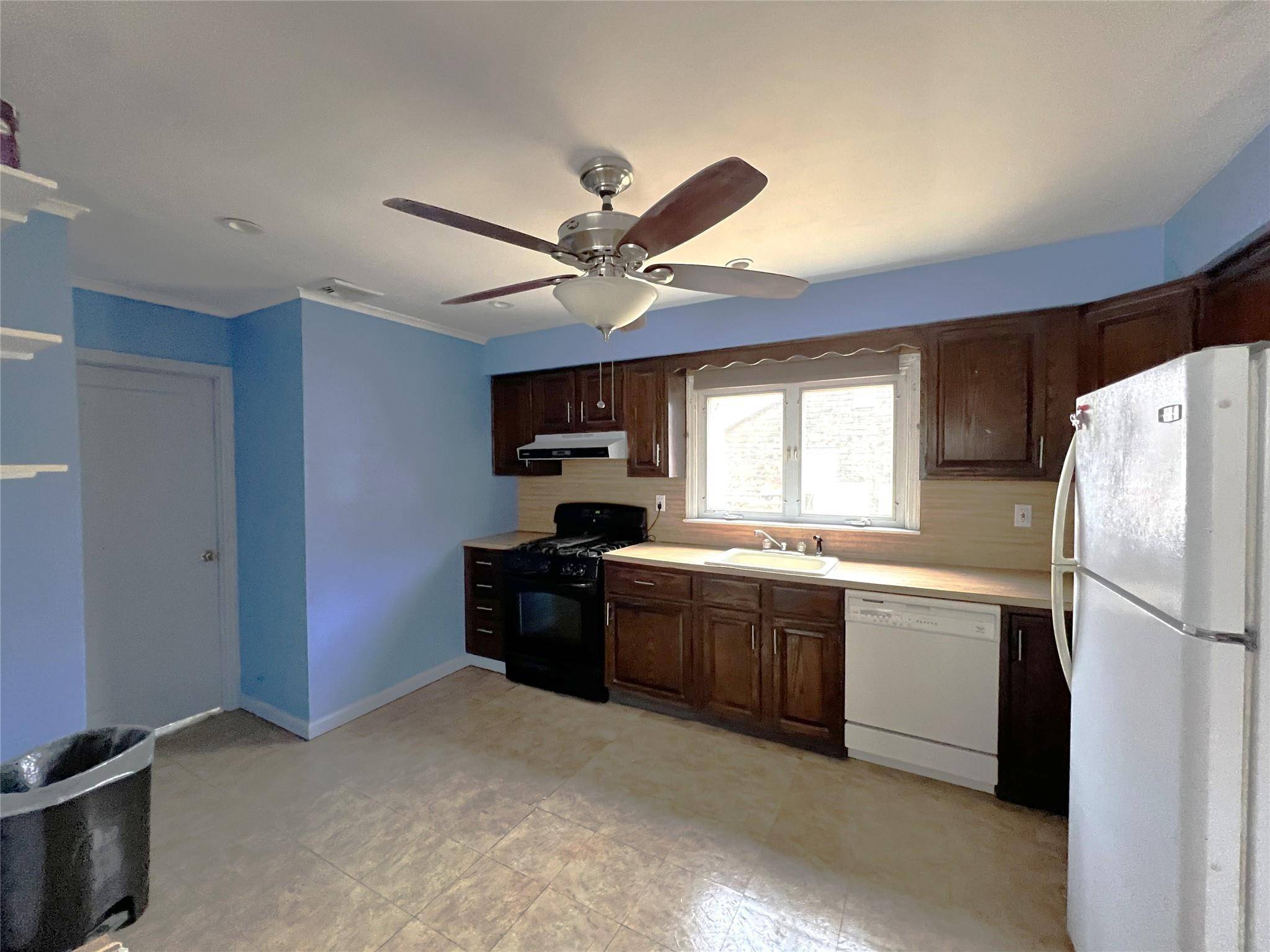 Mastic Beach, NY 11951,56 Stackyard DR