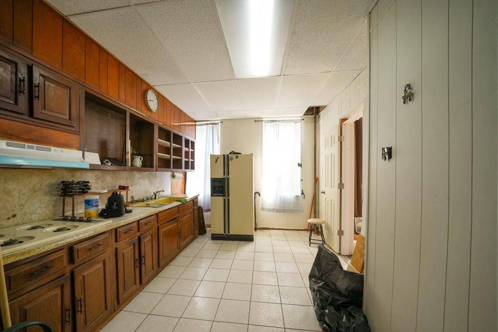 Brooklyn, NY 11237,296 Suydam ST