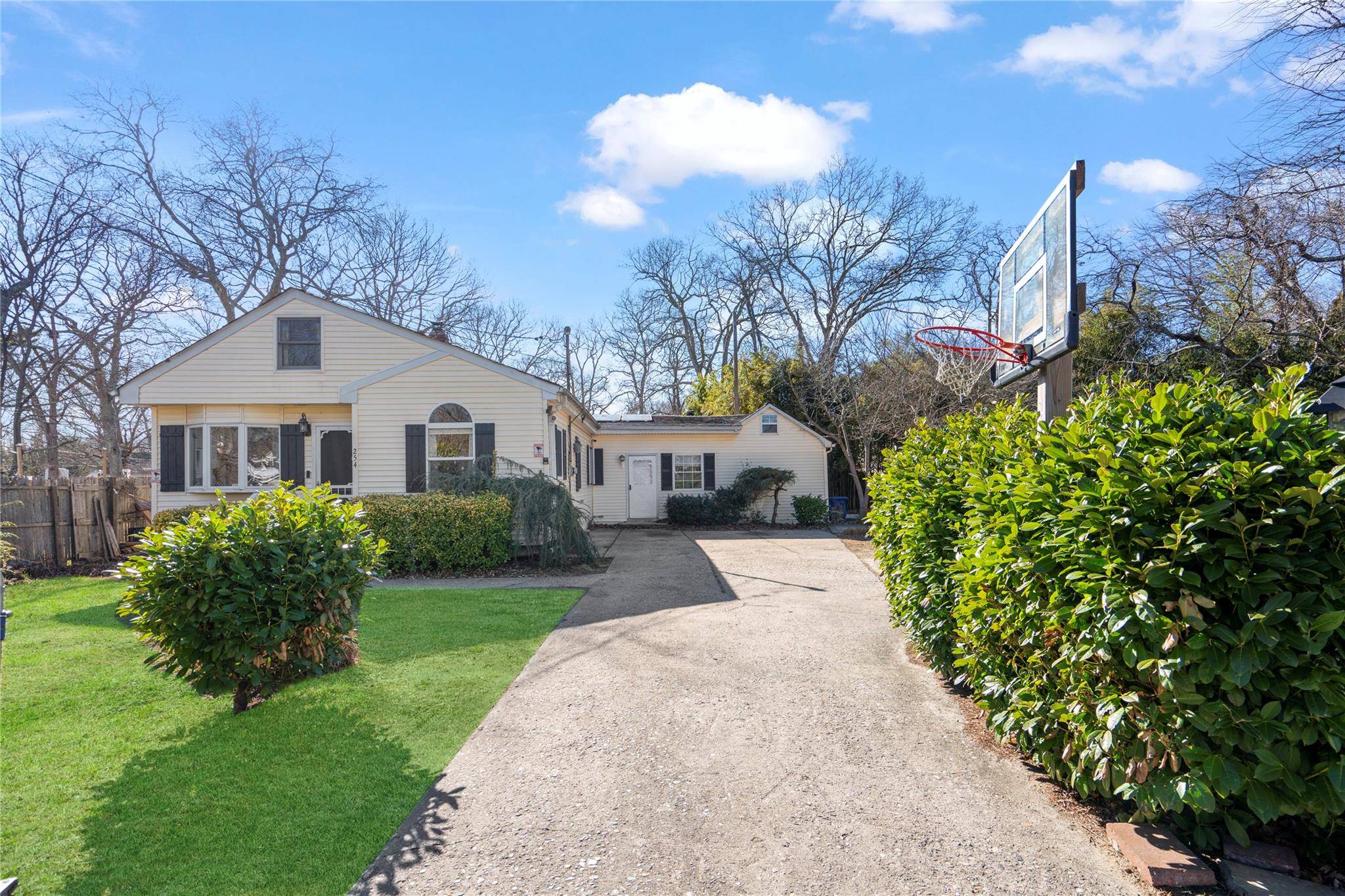 Mastic Beach, NY 11951,254 Laurelton DR