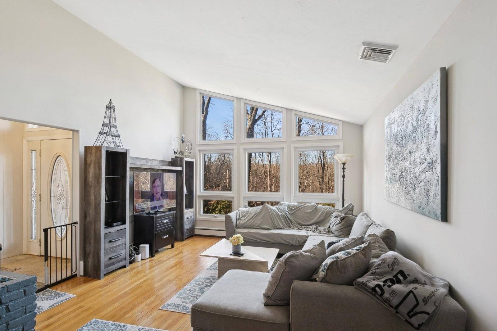 Smithtown, NY 11787,80 Grandview LN