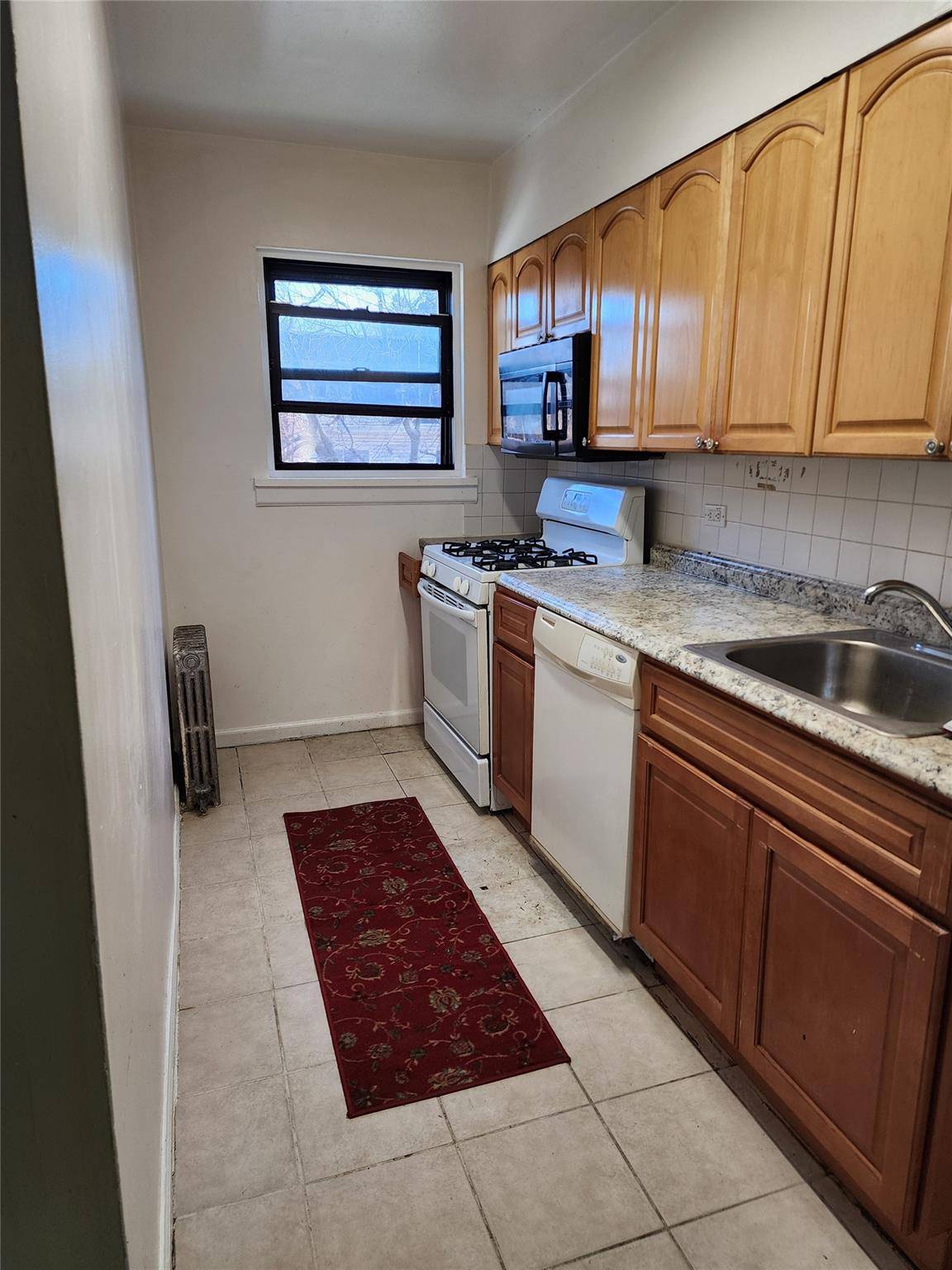 Kew Garden Hills, NY 11367,144-46 72 AVE #B