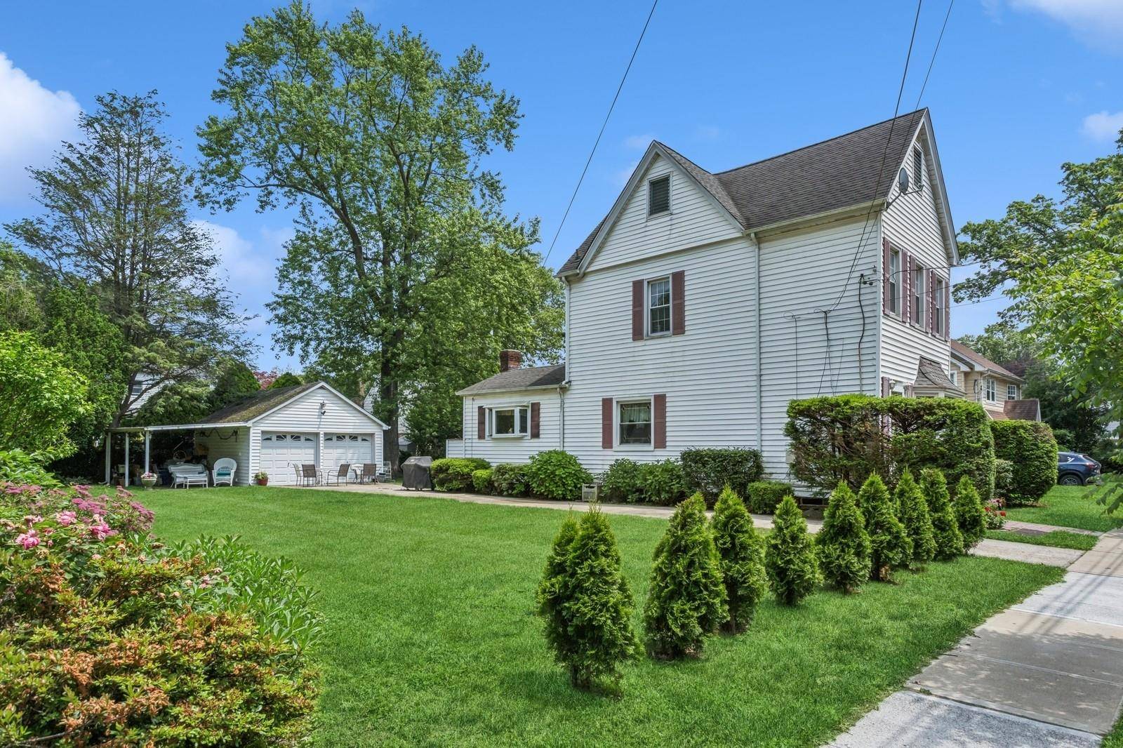 Floral Park, NY 11001,73 Spruce AVE
