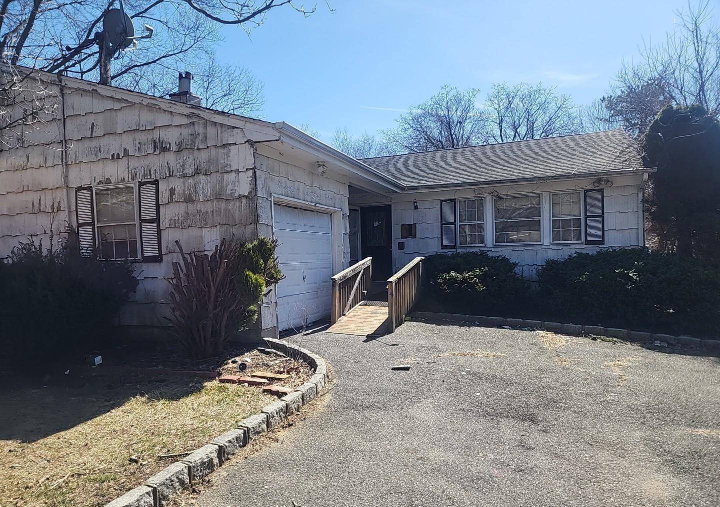 Islip, NY 11751,1706 Spur DR