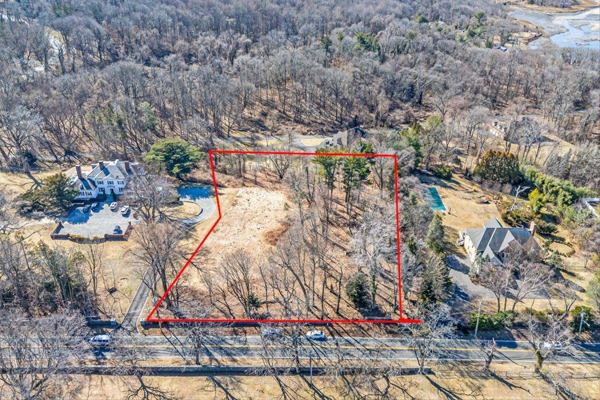 Glen Cove, NY 11542,147 Dosoris LN