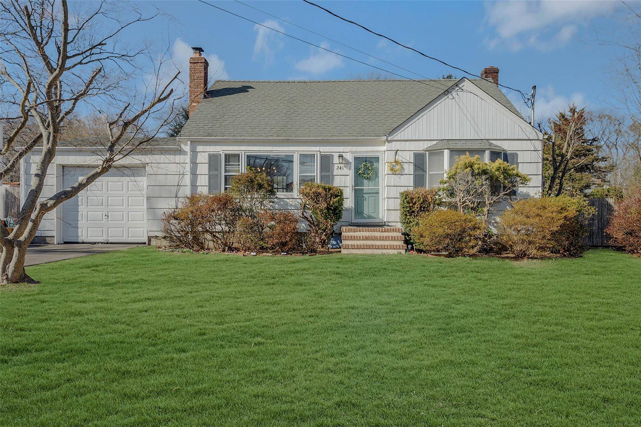 East Northport, NY 11731,241 Clay Pitts RD