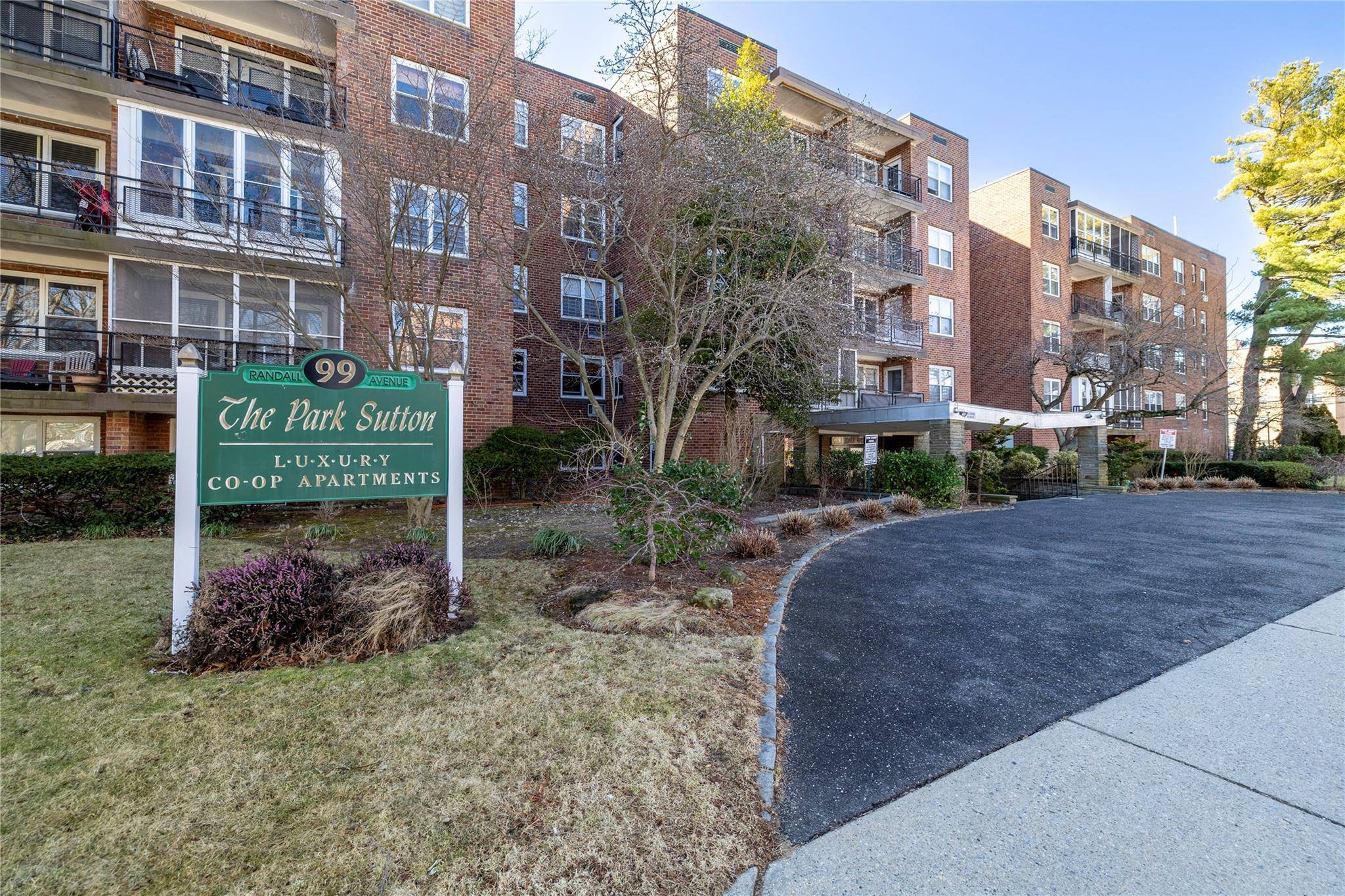 Freeport, NY 11520,99 Randall AVE #2C