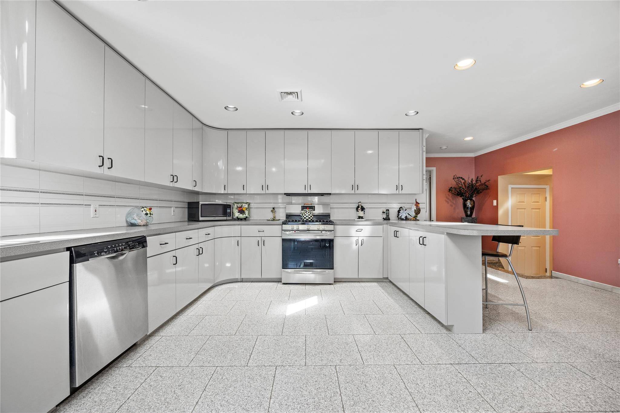 College Point, NY 11356,122-18 9th AVE