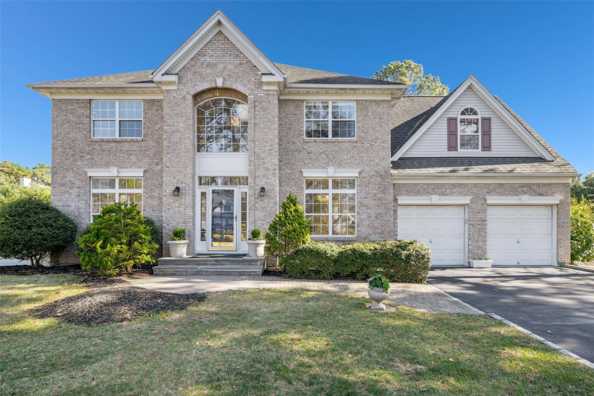 Dix Hills, NY 11746,10 Pineland CT