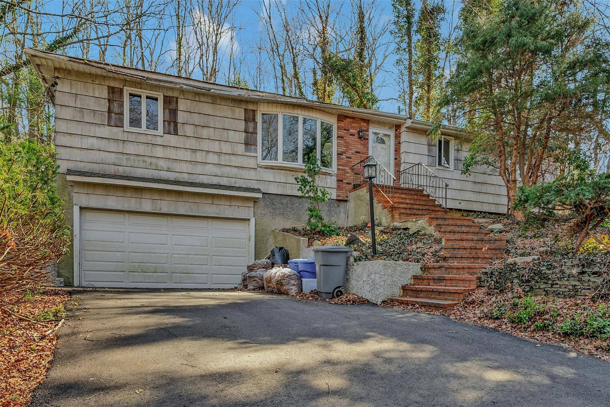 Huntington, NY 11743,142 Crooked Hill RD