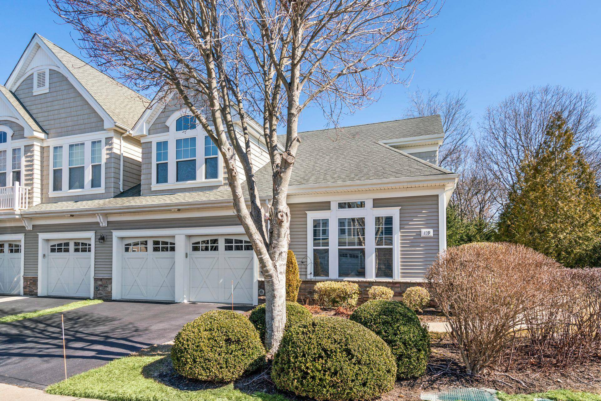 Lake Grove, NY 11755,139 Symphony DR #129