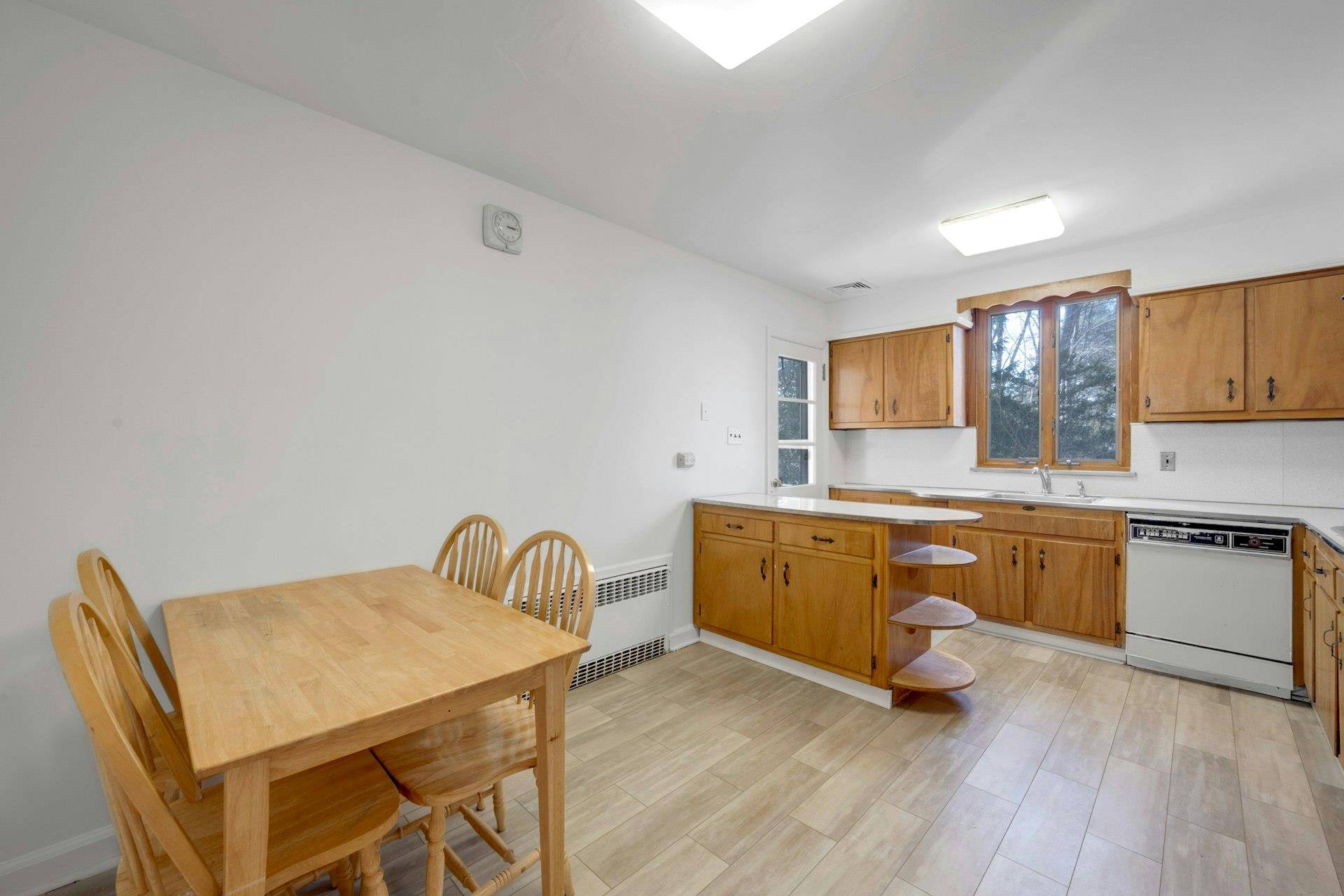 Scarsdale, NY 10583,120 Inwood RD