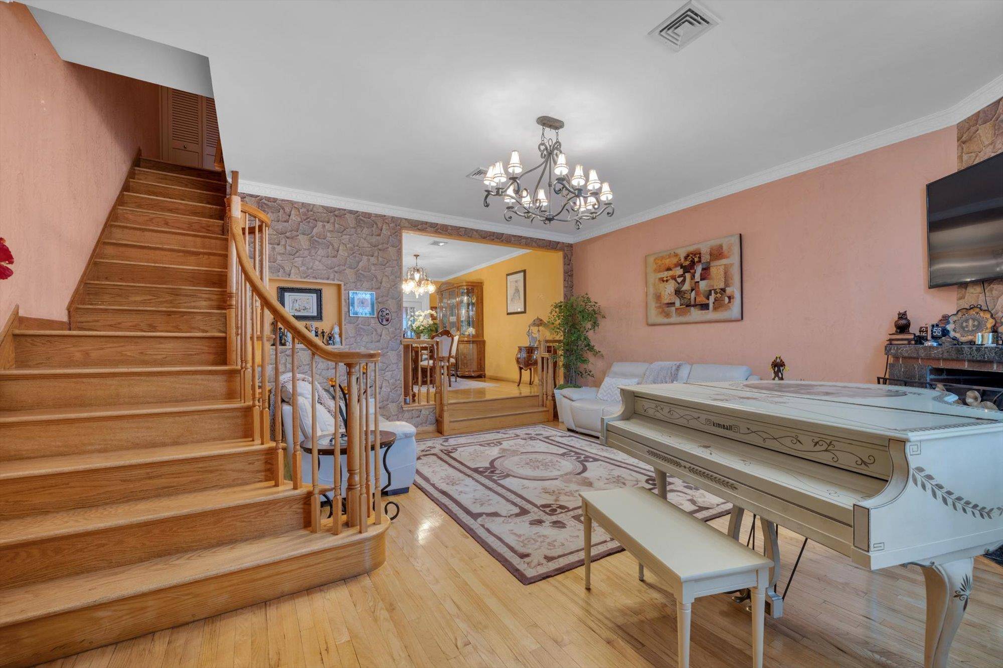Forest Hills, NY 11375,9113 68 AVE