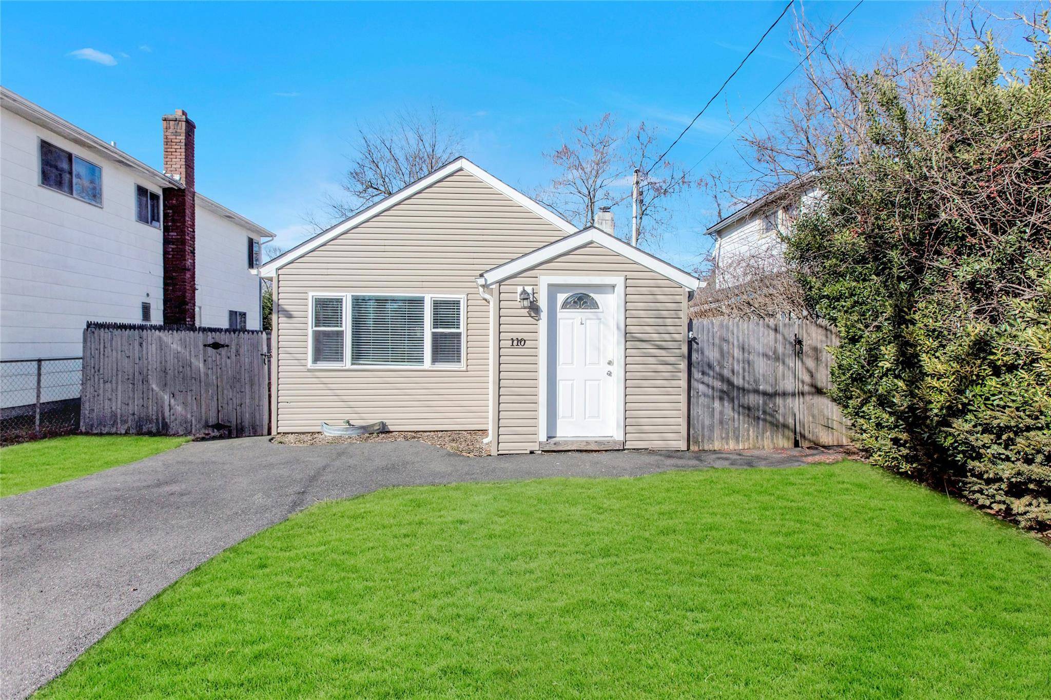 West Babylon, NY 11704,110 Vanderbilt AVE