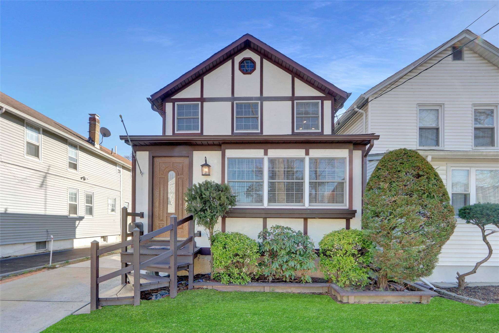 West Hempstead, NY 11552,588 Maple ST