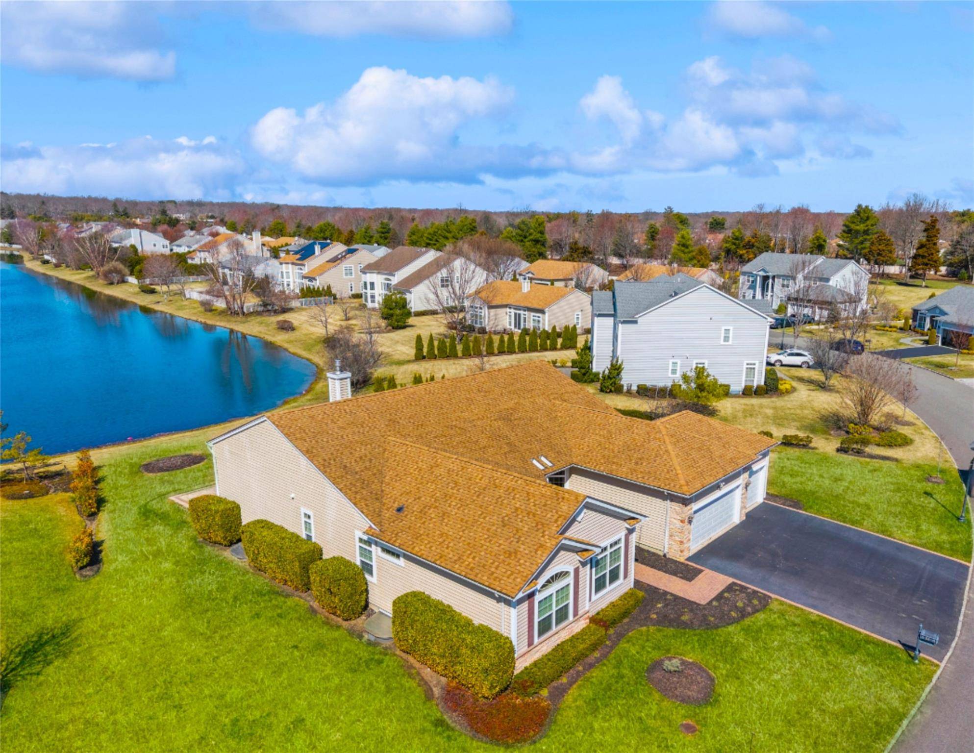 Saint James, NY 11780,22 Hamlet Woods DR