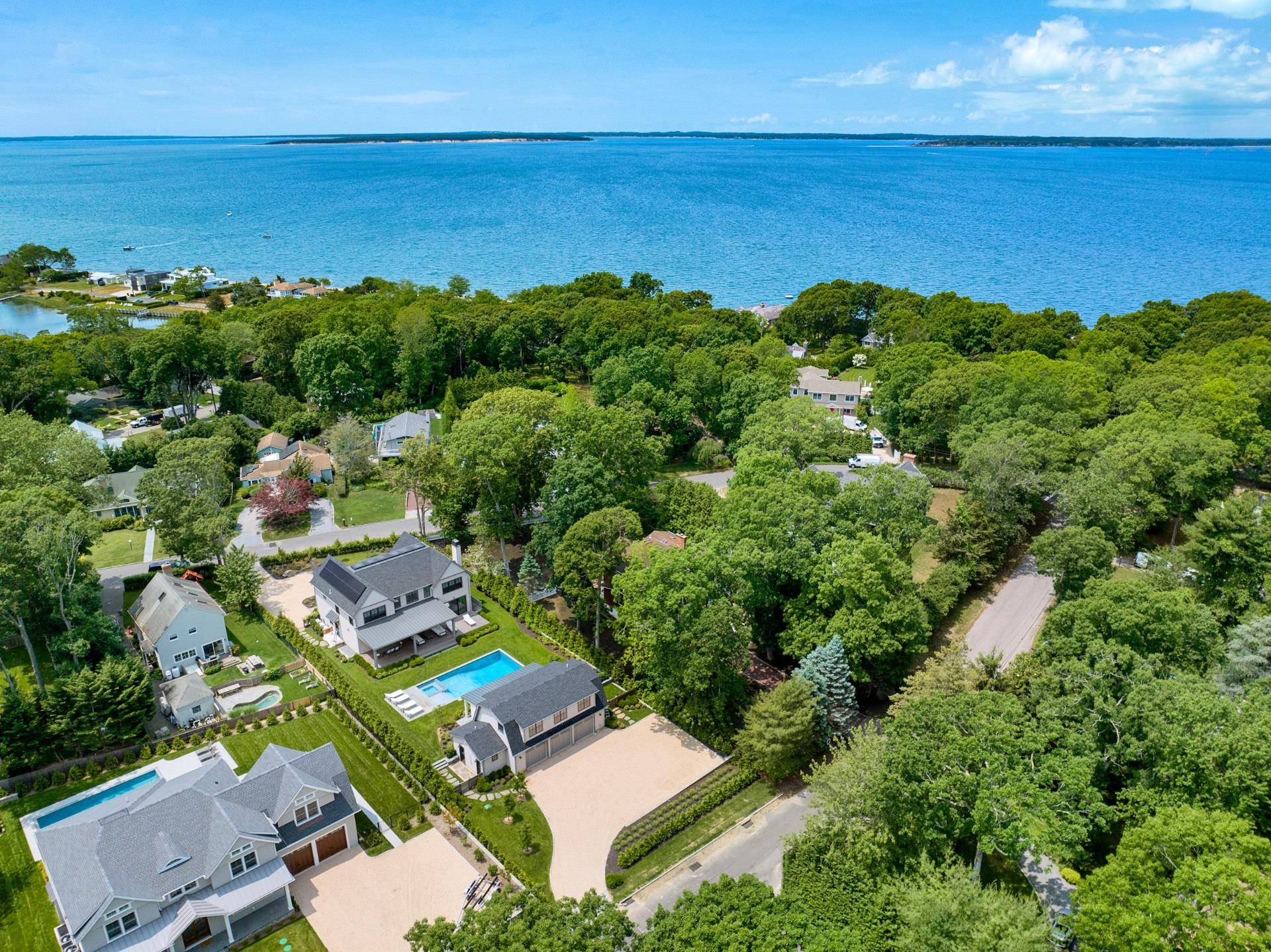Southampton, NY 11968,18 Bay View N RD