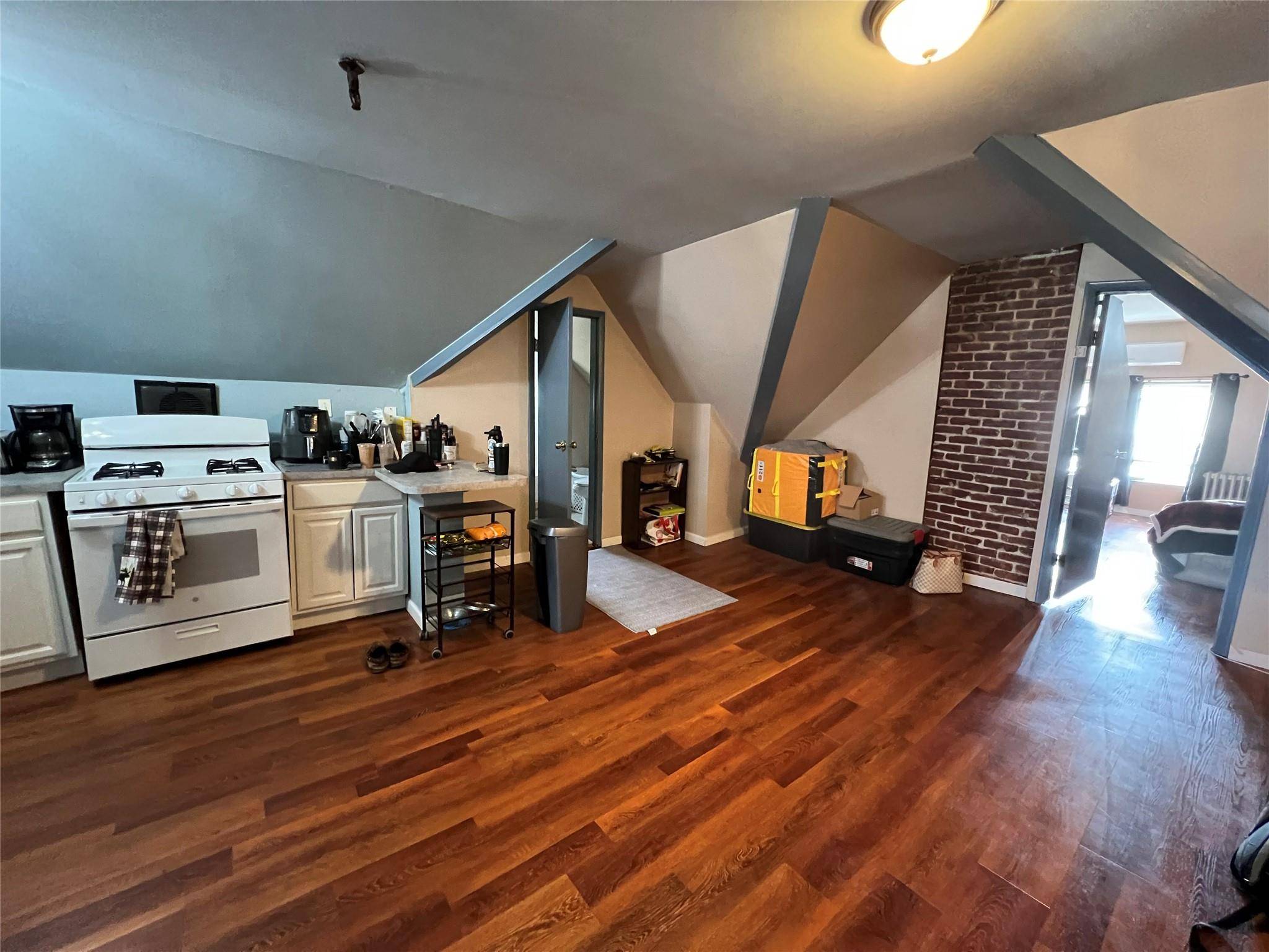Rockaway Park, NY 11694,241 Beach 118th ST #3