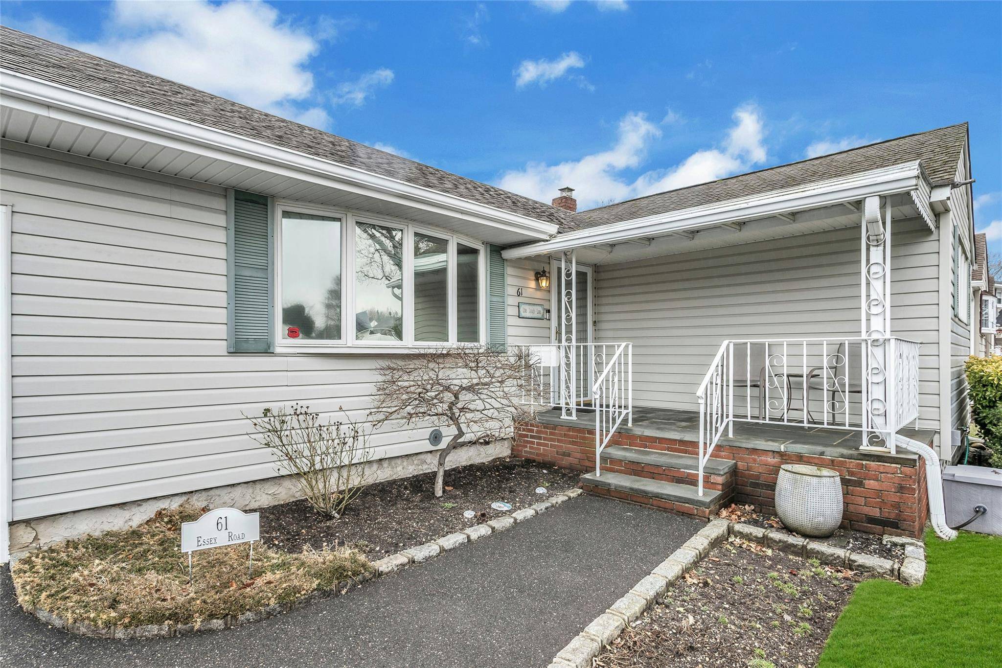 Bethpage, NY 11714,61 Essex RD
