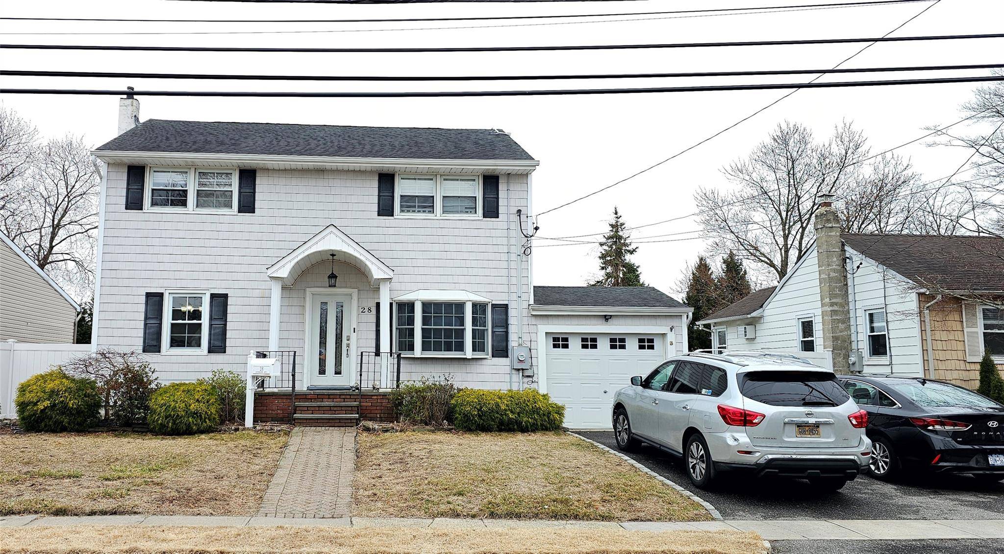 Lindenhurst, NY 11757,28 Leibrock AVE