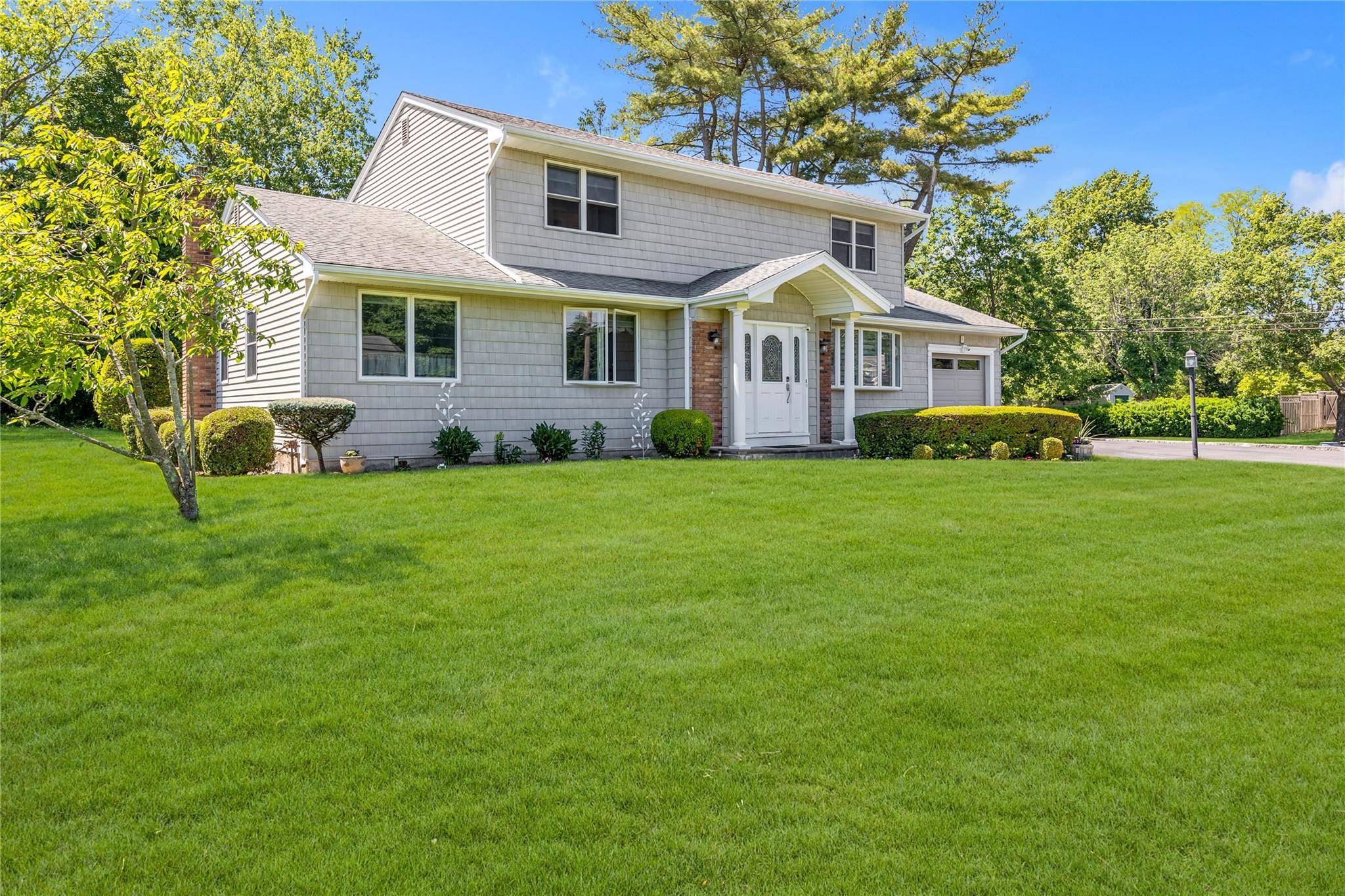 Hauppauge, NY 11788,20 Village LN