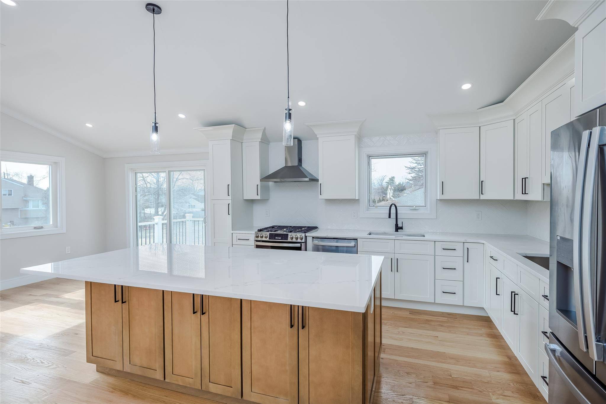 Woodmere, NY 11598,876 Peninsula BLVD