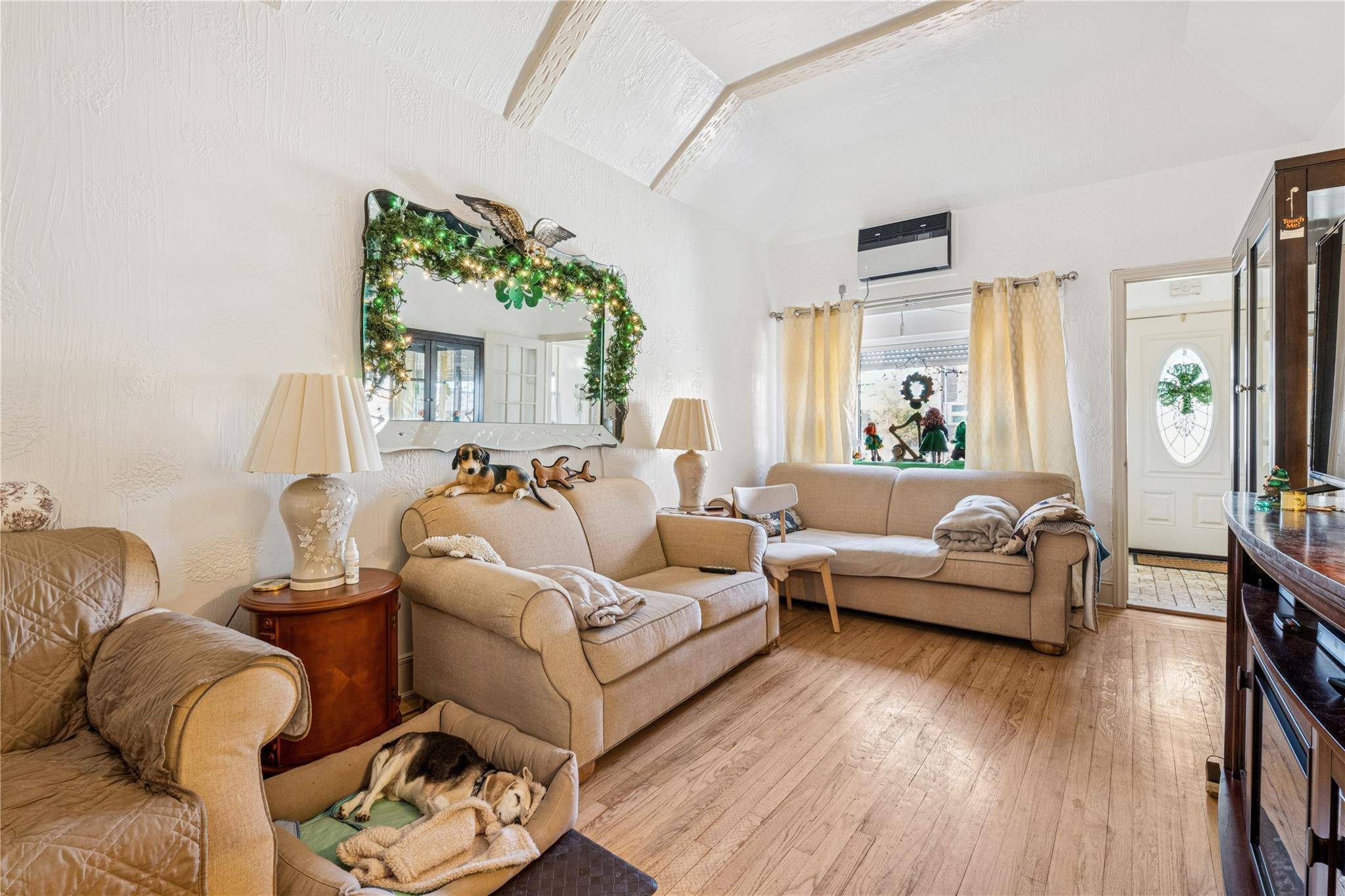 Glendale, NY 11385,88-20 75th ave