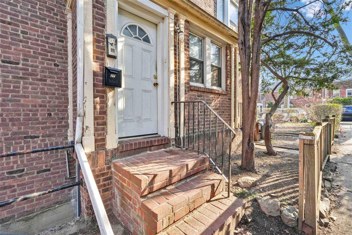 Sunnyside, NY 11104,39-30 45 ST