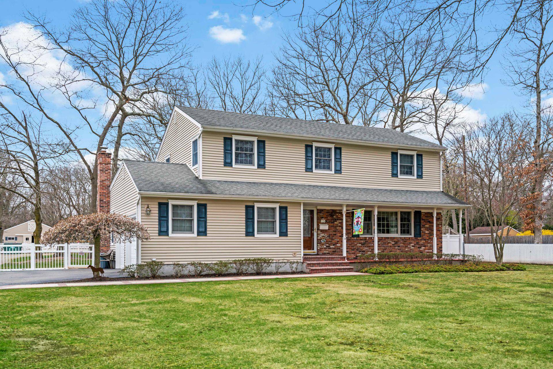 Saint James, NY 11780,14 Hillside AVE