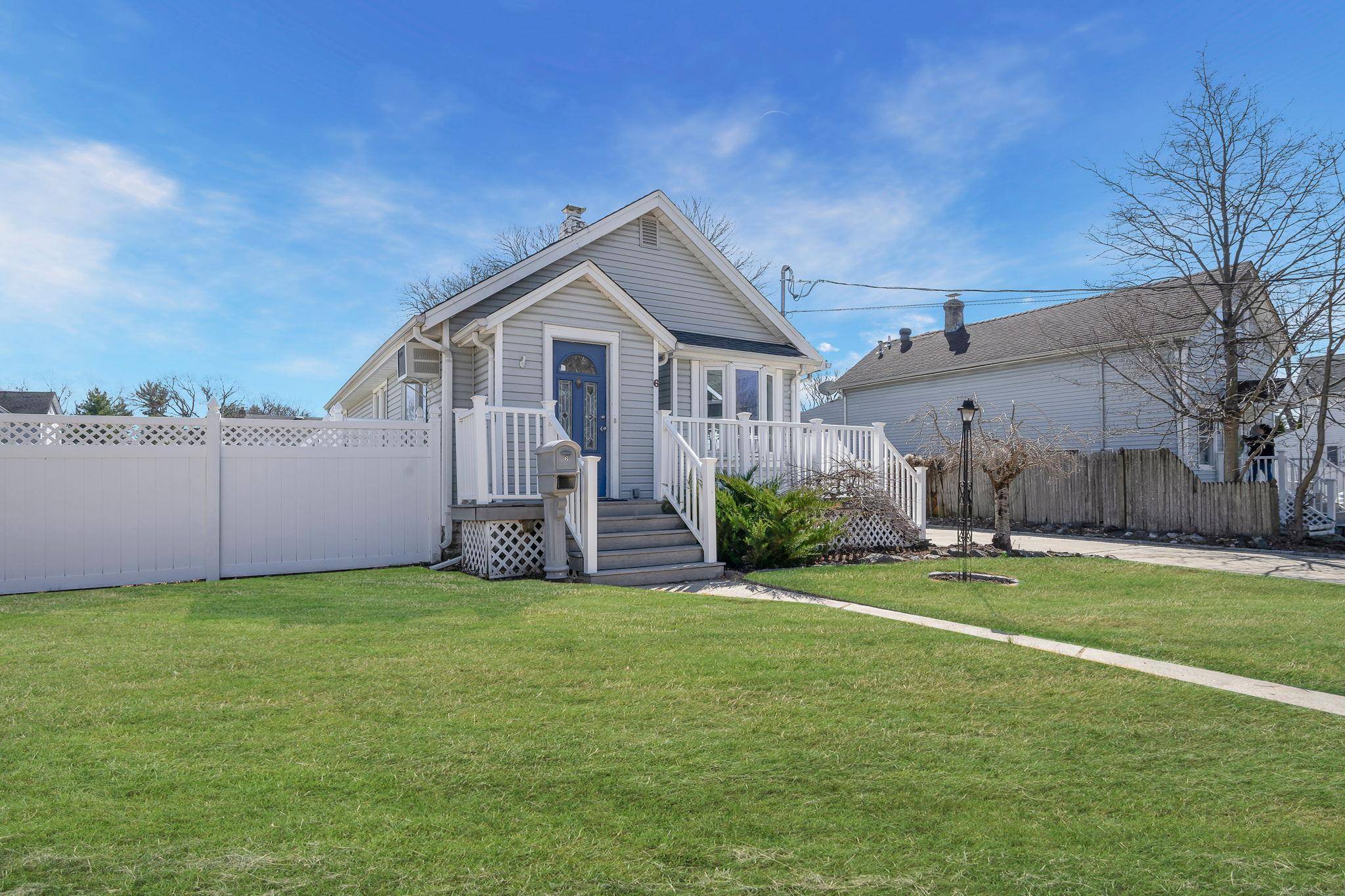 Farmingdale, NY 11735,6 Dean ST