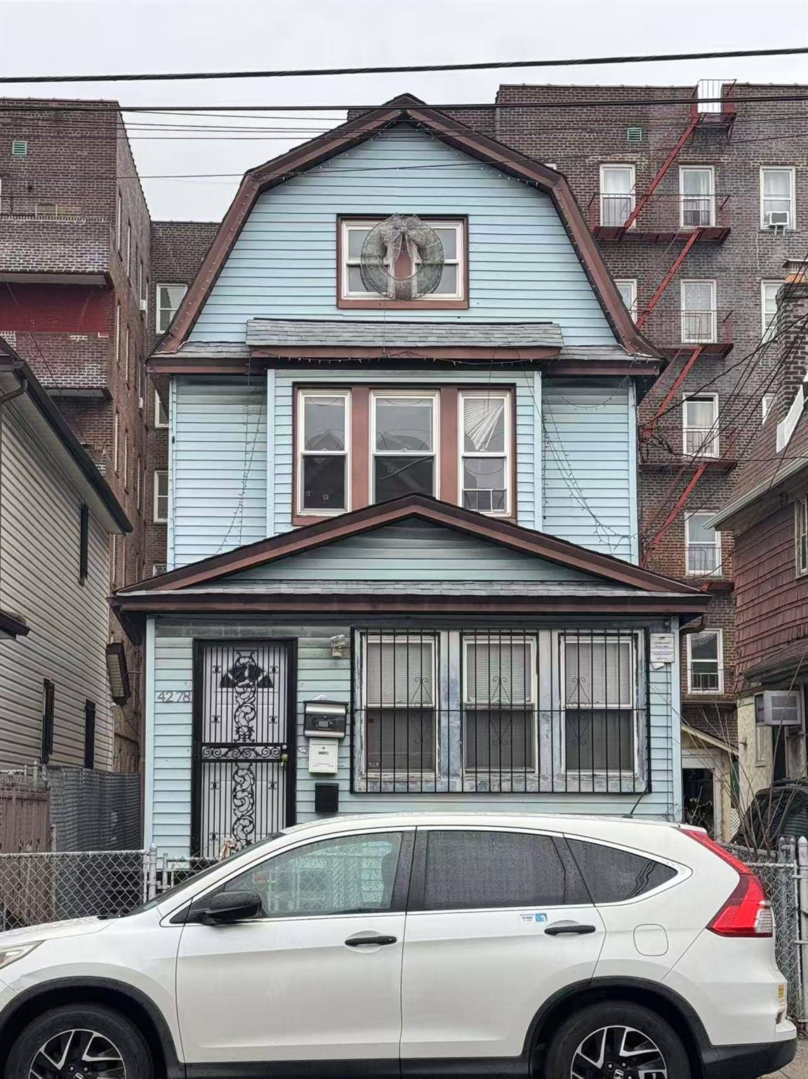 Elmhurst, NY 11373,42-78 Hampton ST